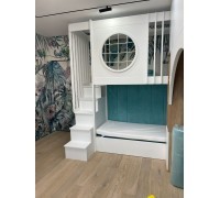 Двухъярусная кровать с лестницей комодом  