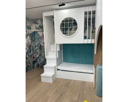 Двухъярусная кровать с лестницей комодом  