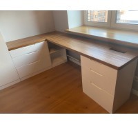 Письменный стол с тумбой и полками из массива дуба