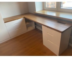 Письменный стол с тумбой и полками из массива дуба