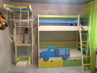 Детская кровать со спорткомплексом