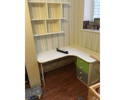 Стол угловой с тумбой