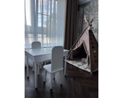 Стол и стулья в детскую
