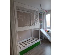 Двухъярусная кровать и спорткомплекс