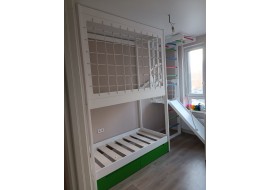 Двухъярусная кровать и спорткомплекс