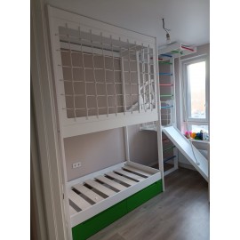 Двухъярусная кровать и спорткомплекс