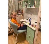 Письменный стол с навесными полками