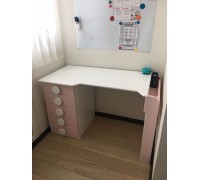 Письменный стол с тумбой и полкой