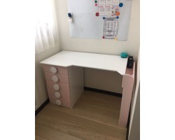 Письменный стол с тумбой и полкой