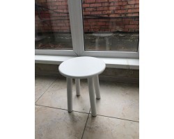 Детский стул круглый белого цвета